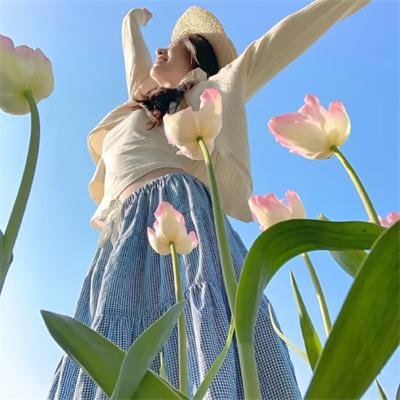 绿杨移作两家春